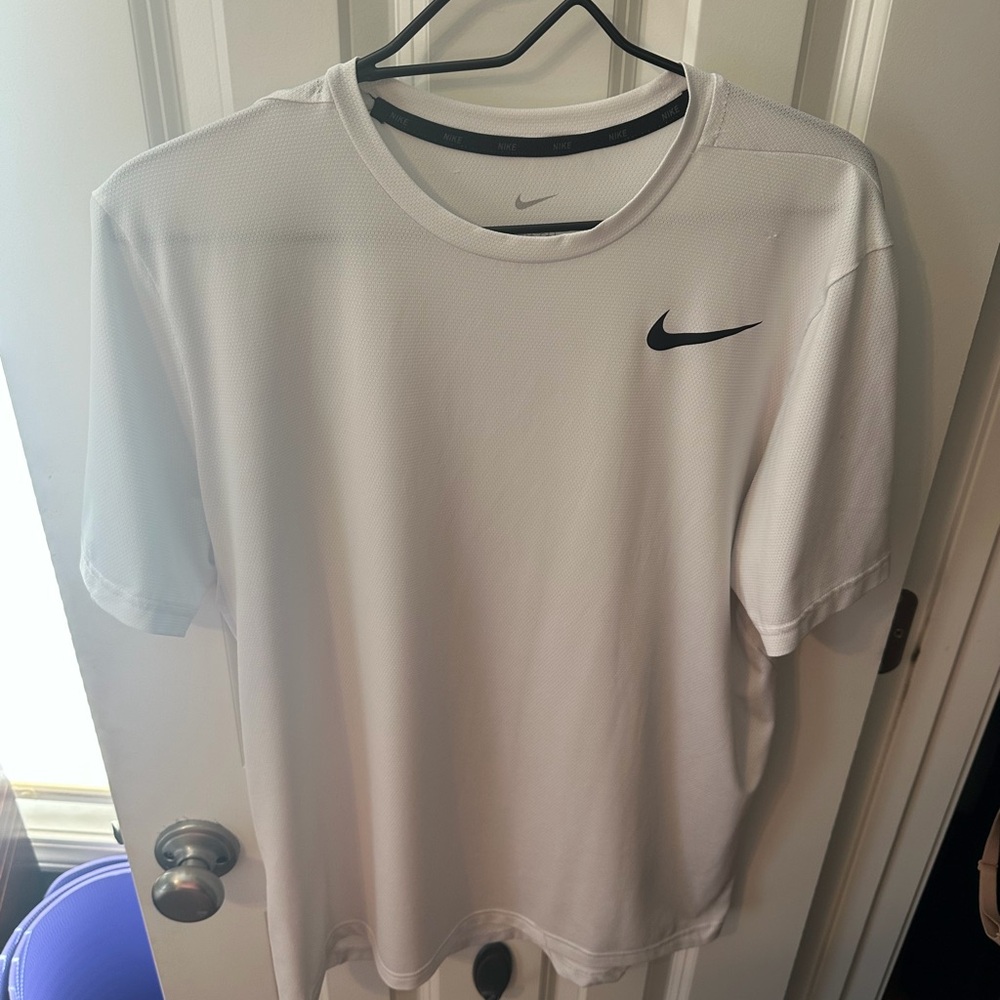 Nike Men's White Short Sleeve Tee